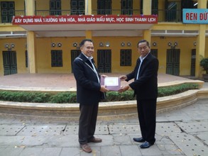 ดูงานการศึกษา Nguyen Gia Thieu High School